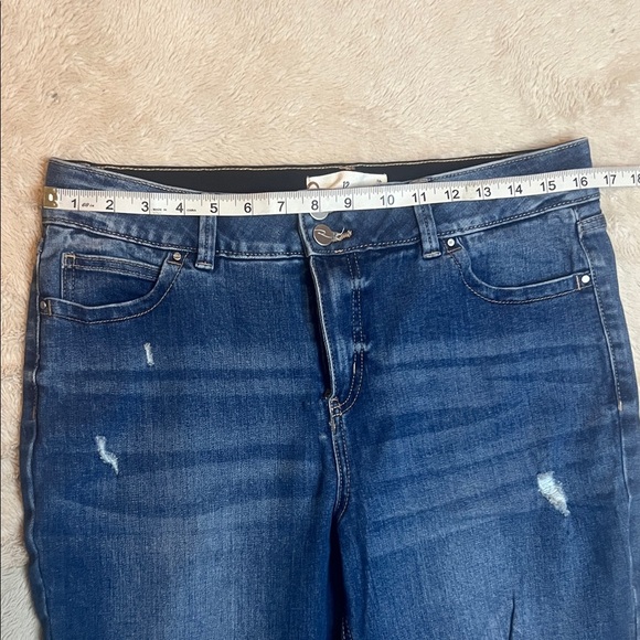 Ricki’s Blue Distressed Cropped Large Cuff Jeans sz 12 Like New - Picture 5 of 10